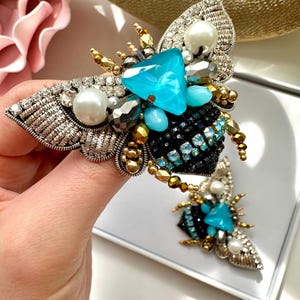 Hand-Embroidered Bee Brooch: Beaded Designer Pin