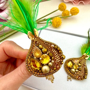 Hand-Embroidered "Gold Onion" Brooch: Beaded Crystal Design