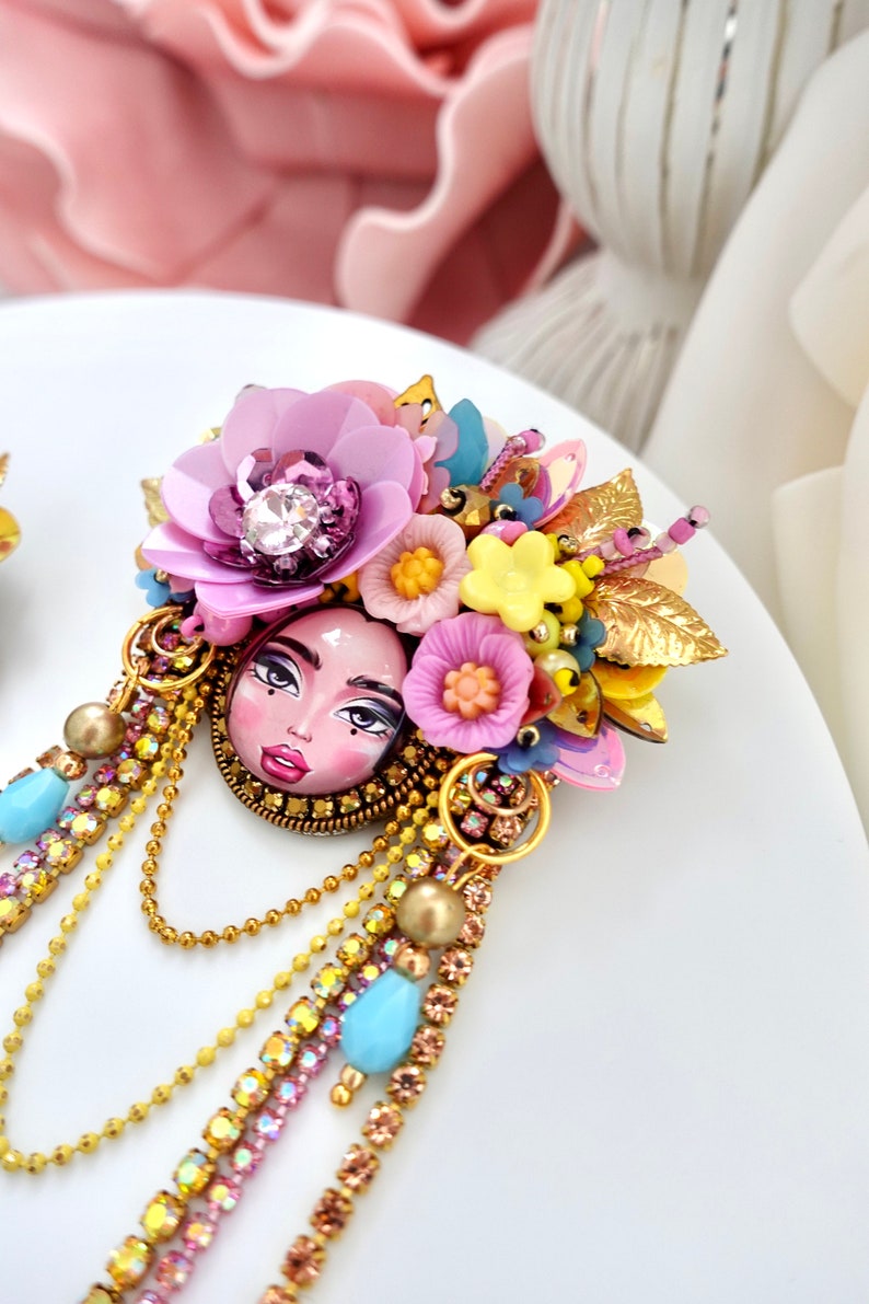Handmade Embroidered Pin Brooch: Colorful Floral Design