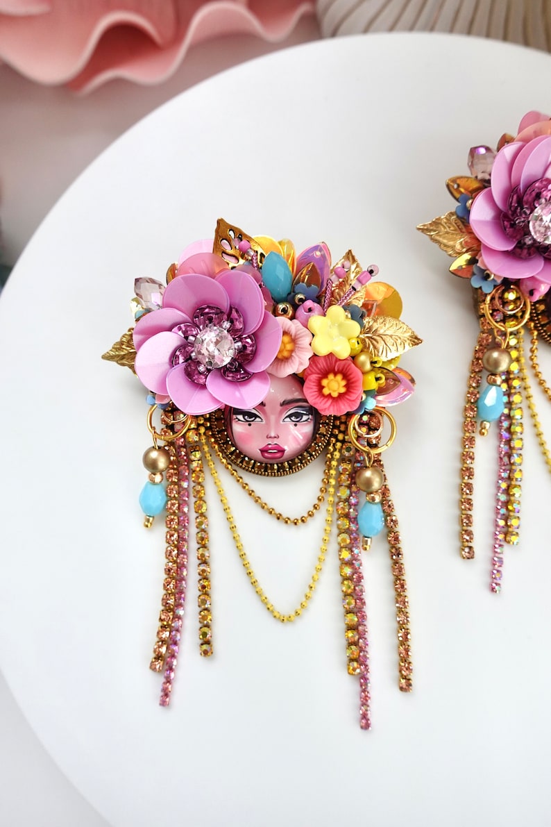 Handmade Embroidered Pin Brooch: Colorful Floral Design