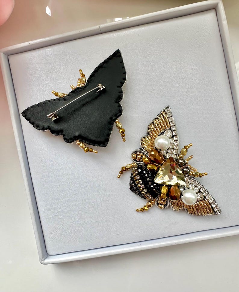 Hand-Embroidered Golden Bee Brooch: Beaded Rhinestone Pin